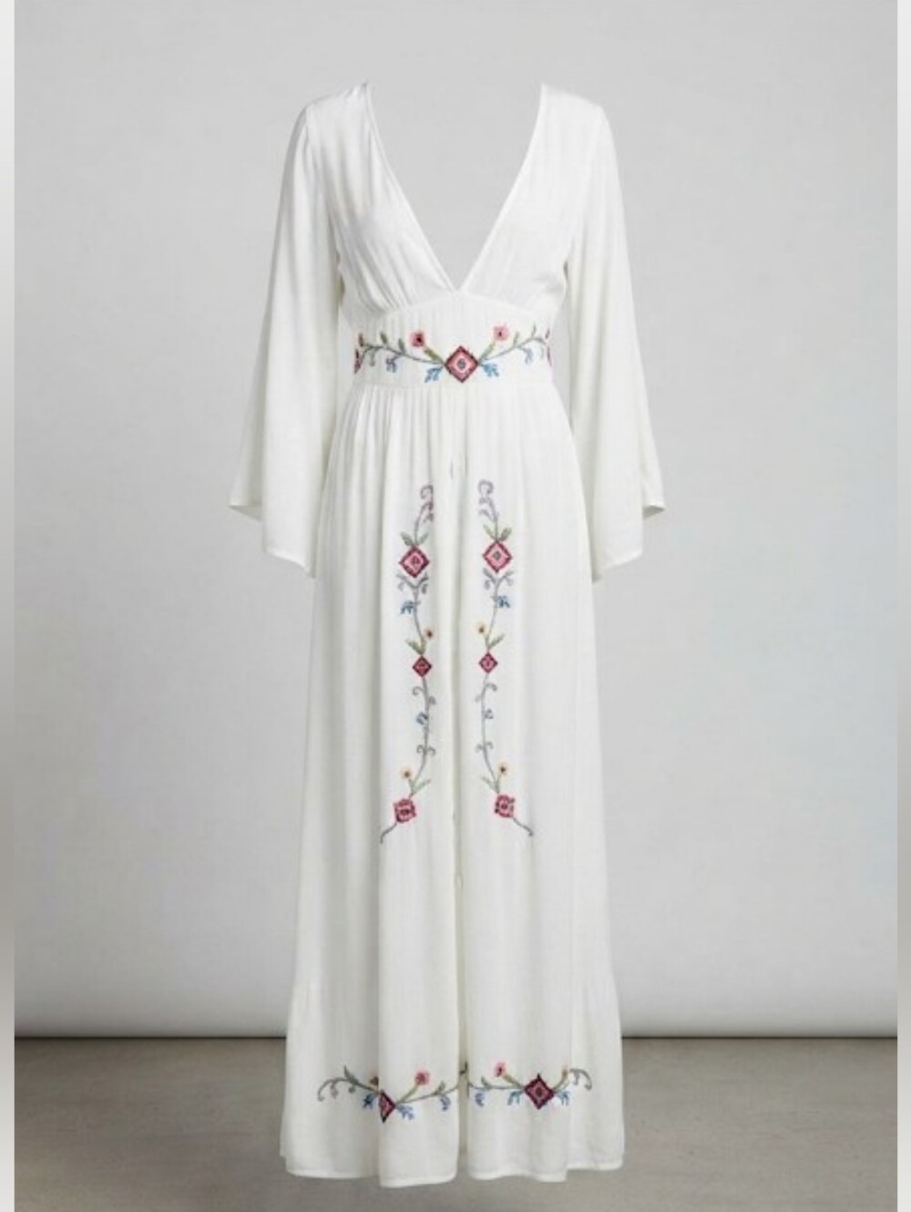 Chic White Floral Embroidered Long Sleeve Dress - Picture 15 of 15